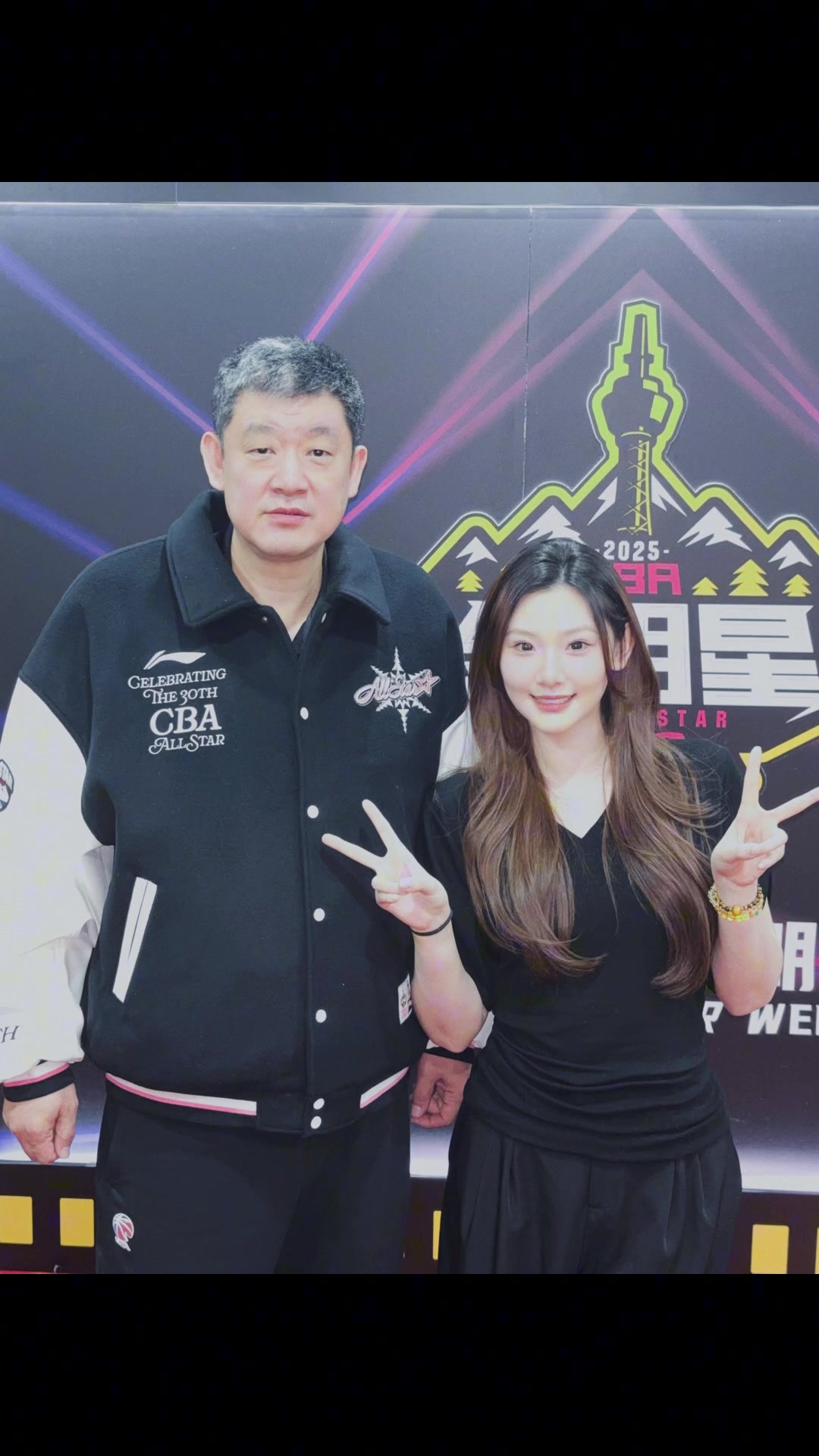  女大十八變！虎王孫軍女兒曬和虎王合影：原來(lái)真的一眨眼就長(zhǎng)大了