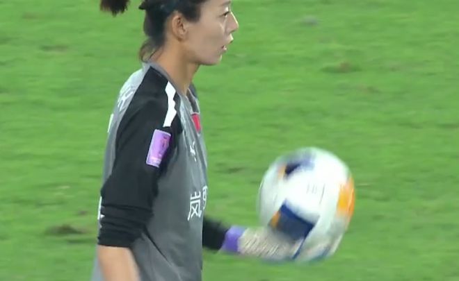  亞冠決替補顯威！陳晨7分鐘3撲神級表現(xiàn)，八強戰(zhàn)再顯兩撲點球之威！